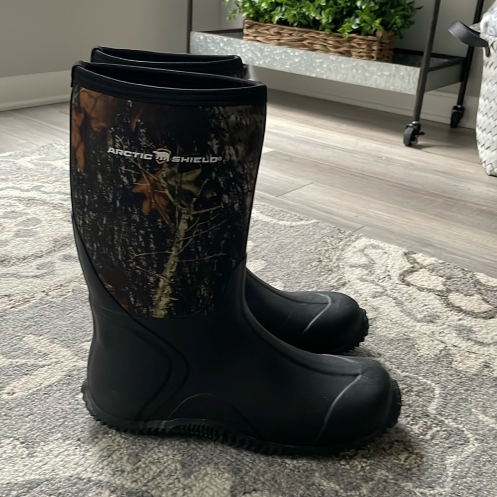 Arctic Shield  men’s muck boots, size 12, new with tags never been worn